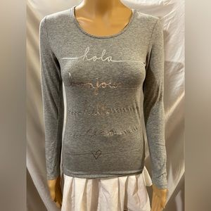 Girls Old Navy “hola, bonjour, hello, ciao” long sleeve scoop neck shirt.